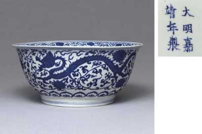UNDERGLAZE BLUE JIAJING SIX-CHARACTER MARK AND OF THE PERIOD（1522-66） A LARGE LATE MING BLUE AND WHITE’DRAGON’BOWL